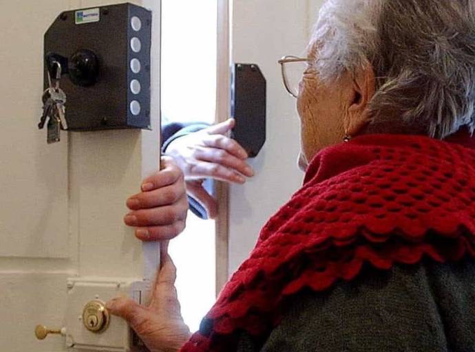 Ville, terreni e truffe: sequestrato il tesoro di un 60enne accusato di raggiri agli anziani