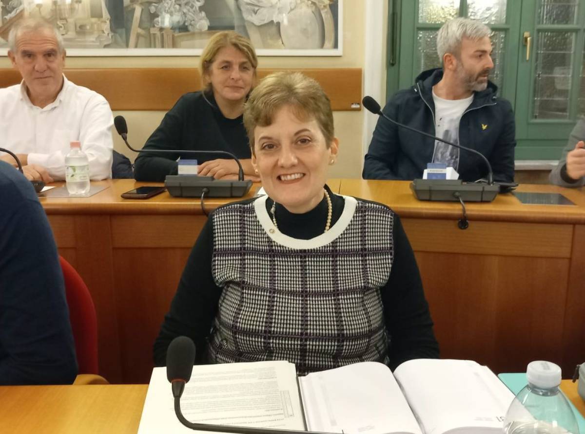 Disservizi e degrado urbano: Barbara Virga critica la giunta Giulivi su erba incolta, strade dissestate e sanità in affanno