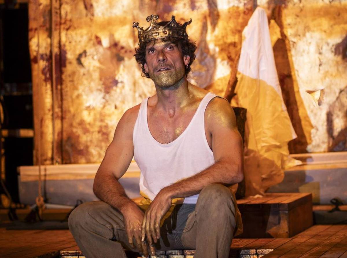 “Storia di un cinghiale” al Teatro Concordia: il Riccardo III di Gabriel Calderón con Francesco Montanari
