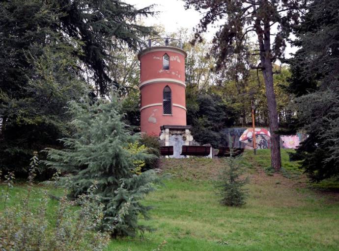 Rivoli, fiaccolata della memoria al Parco della Rimembranza: L’Obelisco ricorda i Caduti di tutte le guerre