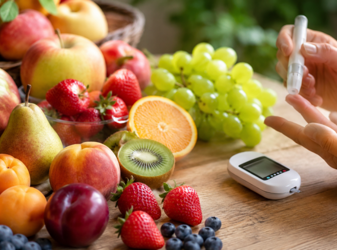 Diabete: frutta da evitare. Via libera a fragole, albicocche, arance, pesche, mele, pere, nespole e lamponi