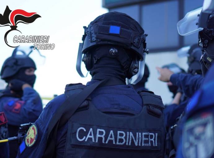 Carabinieri, maxi esercitazione alla Leonardo di Caselle: simulato un sequestro con ostaggio e uomo armato